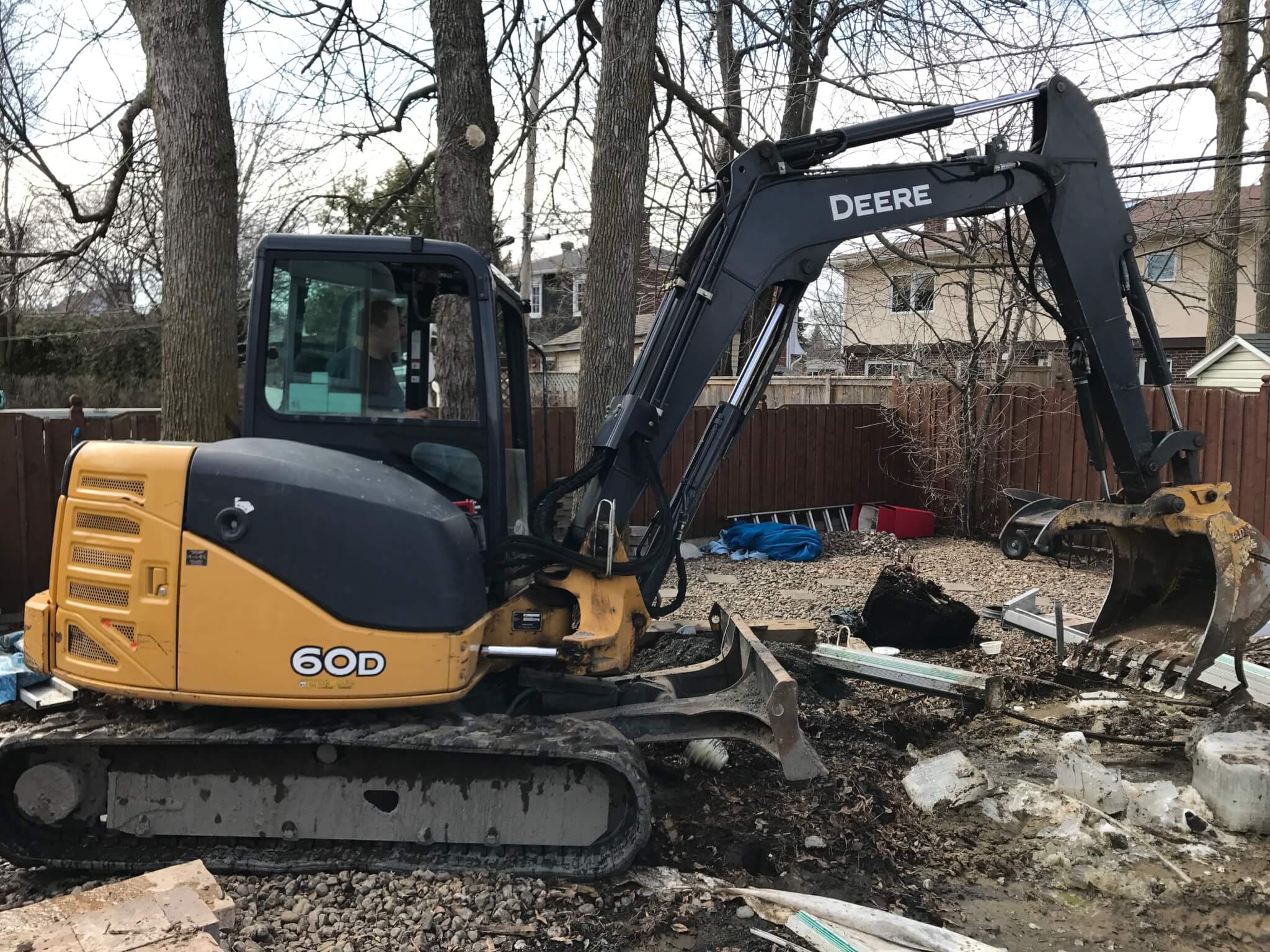destruction, piscine hors-terre, projardin, pro-jardin, pelle mecanique, paysagement, projet, boucherville